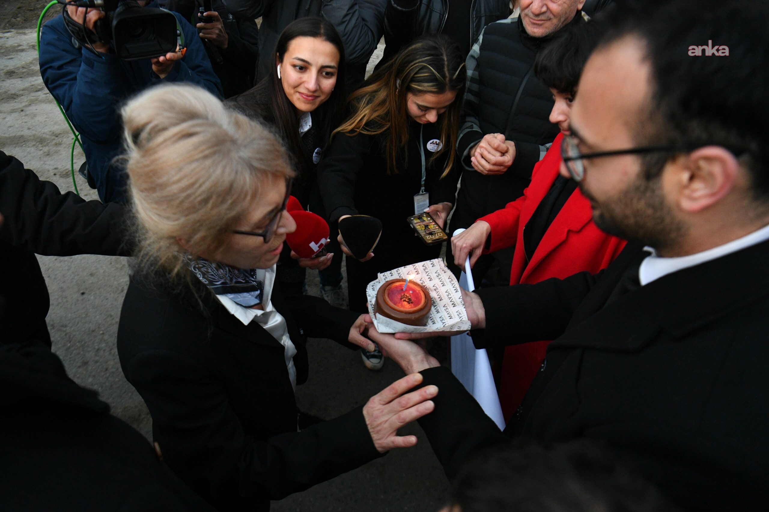 İBB Davası’nda tahliyeler sabaha kadar sürdü | Özgür Çelik’ten tepki: Bu zulümdür