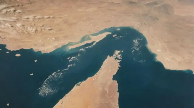 Hürmüz Boğazı’nda hareketlilik: ABD ablukasına rağmen gemi trafiği sürüyor