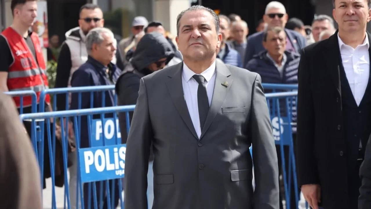 Eşme Belediyesi’ne operasyon: Belediye başkanı gözaltında