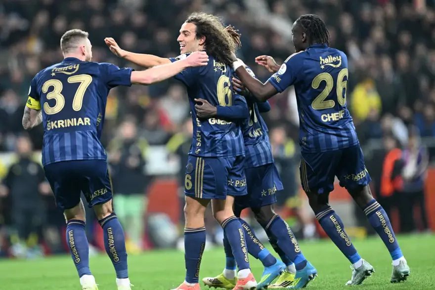 Zirve takibi sürüyor | Fenerbahçe, Kayseri’de farklı kazandı: 4-0