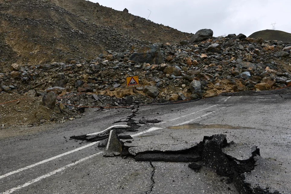 Hakkari-Van Yolu 19 gündür kapalı: Yetkililer sessiz, halk tepkili