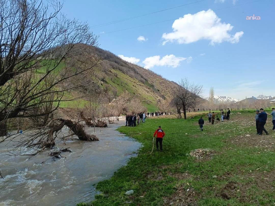 Hakkari’de dereye düşen çocuk için arama çalışmaları başlatıldı