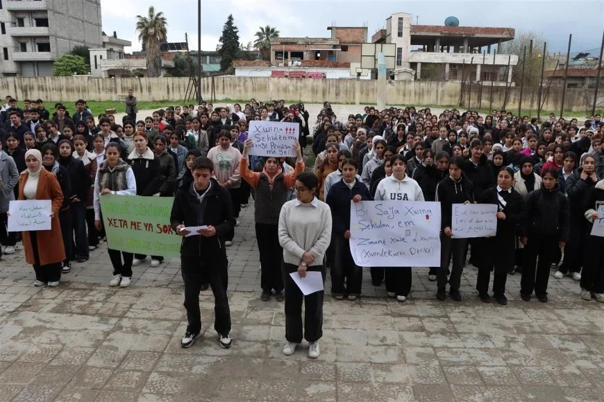 Suriye’de geçici hükümet okul isimlerini değiştiriyor: Öğrencilerden tepki