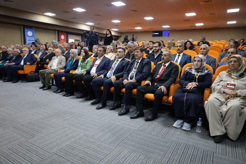 Diyarbakır’da konferans | Abdullah Öcalan’dan mesaj: Birlik kongresi acil bir görevdir