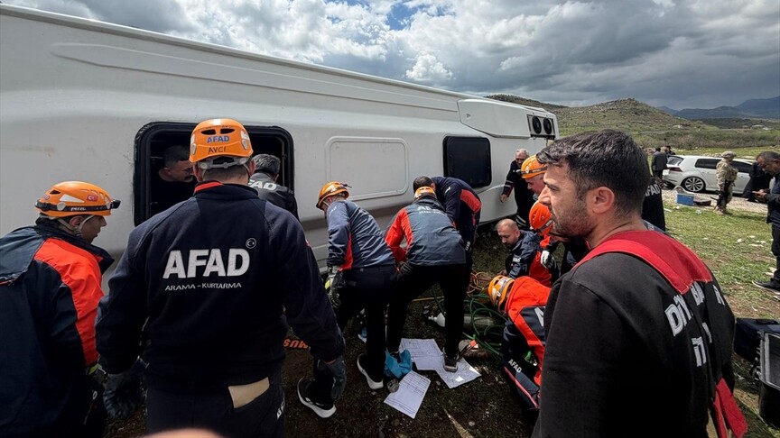 Diyarbakır-Bingöl yolunda kaza: 1 ölü 11 yaralı