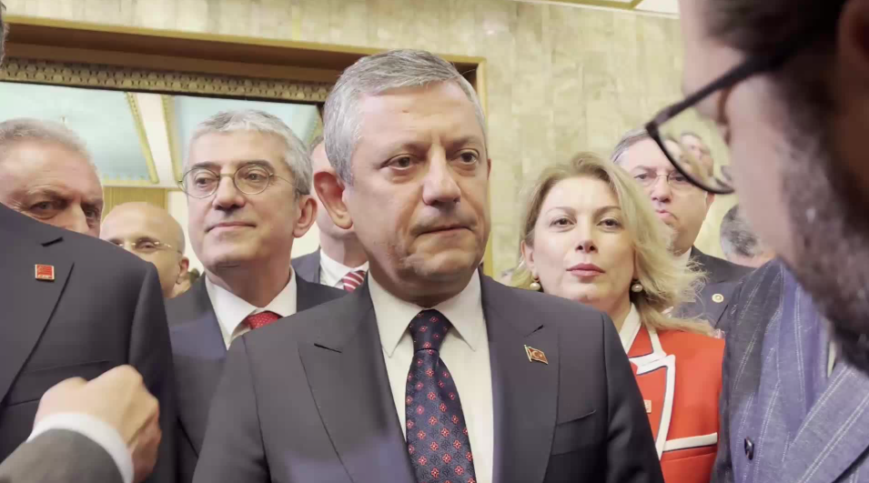 23 Nisan Resepsiyonu: Özgür Özel, Erdoğan’la tokalaşmadan ayrıldı