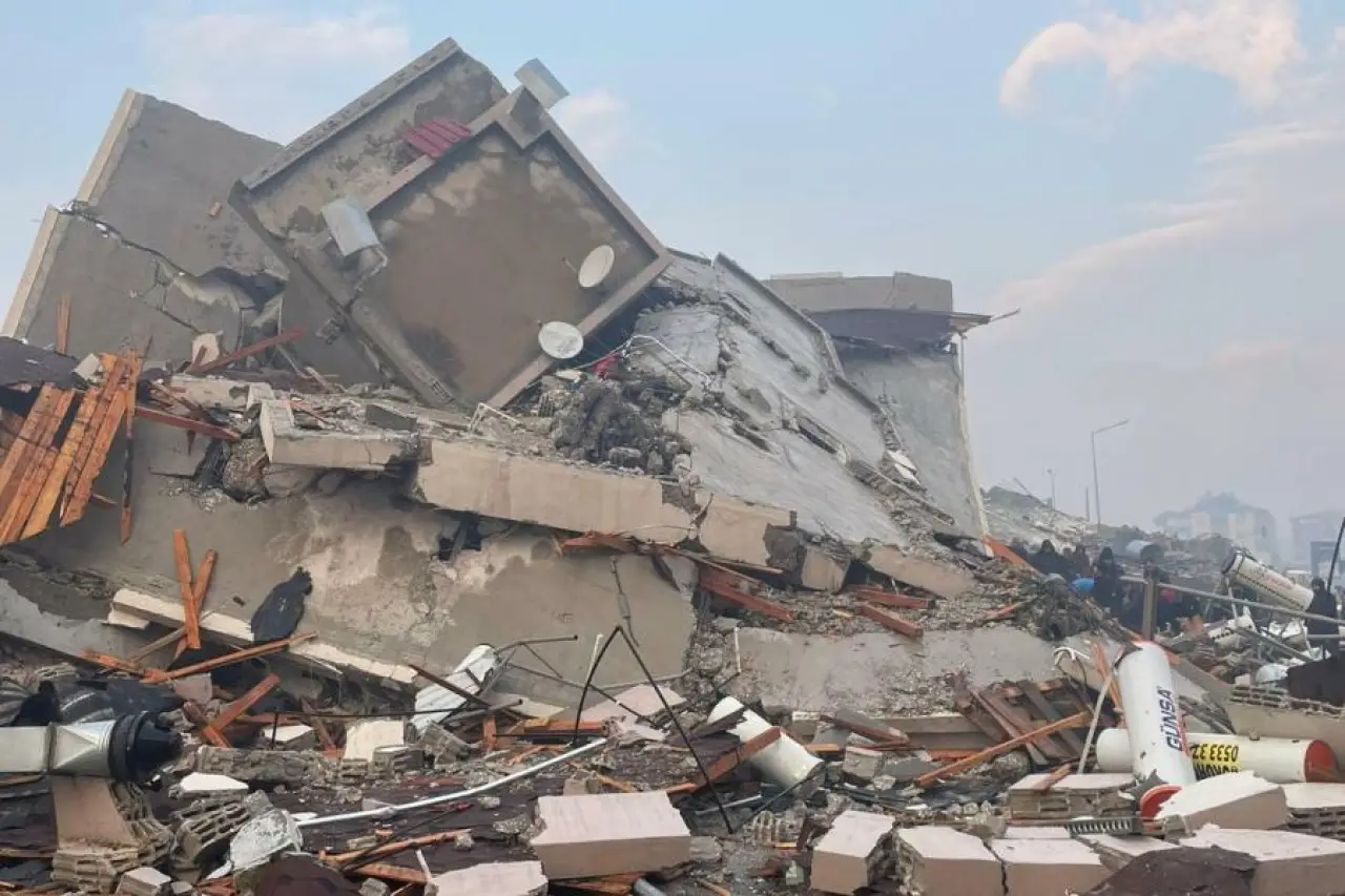 Depremde yıkılan Şadoğlu Apartmanı davası 3 Haziran’a ertelendi