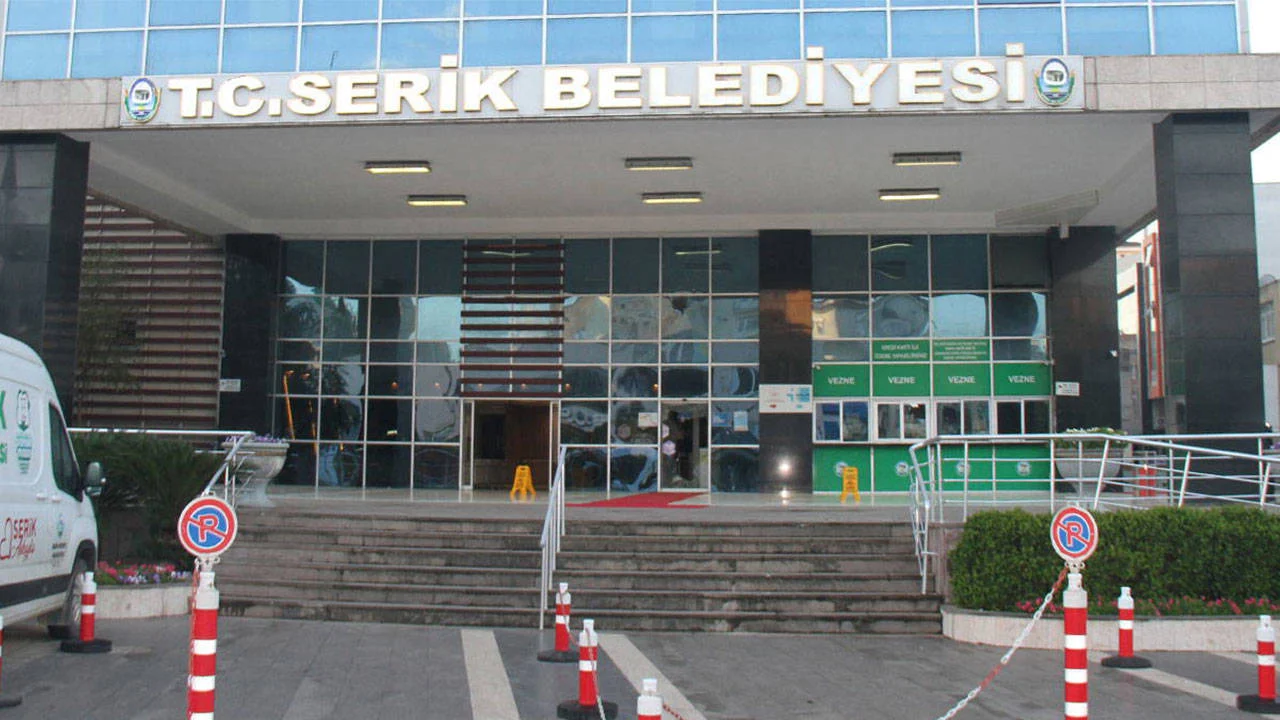 Serik Belediye binasına silahlı saldırı: 1 gözaltı