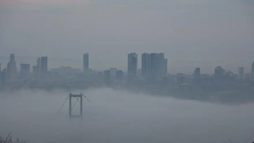 İstanbul’da sis: Boğaz trafiği durdu