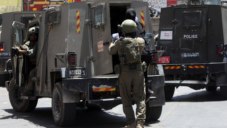 İsrail askerleri Batı Şeria’da 70 Filistinli işçiyi gözaltına aldı