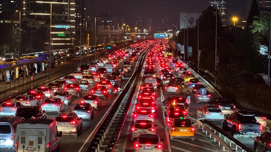 İstanbul’da akşam saatlerinde trafik kilitlendi: Yoğunluk yüzde 83