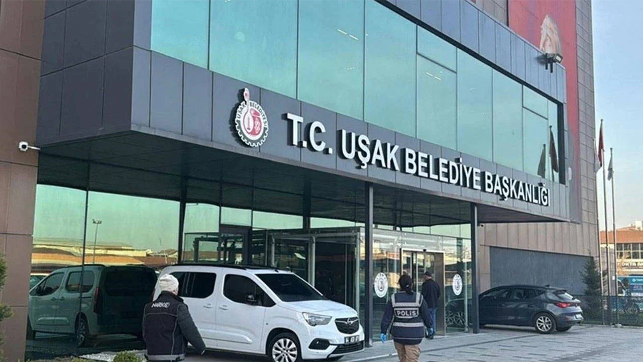 Uşak Belediyesi’ne ikinci dalga operasyon: Gözaltına alınan 29 kişi adliyeye sevk edildi