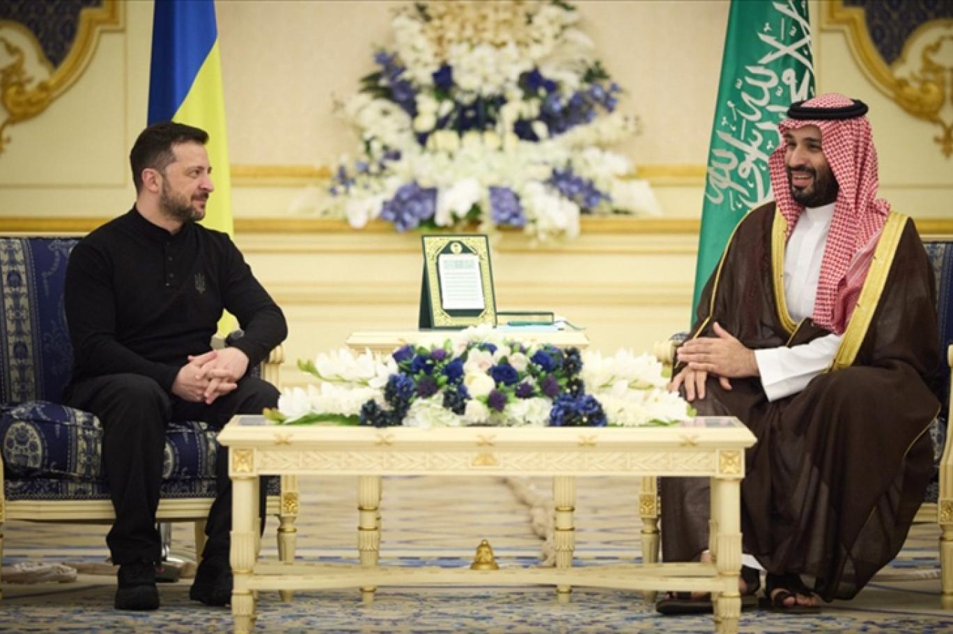 Suudi Arabistan Veliaht Prensi Bin Selman ile Ukrayna lideri Zelenski bir araya geldi