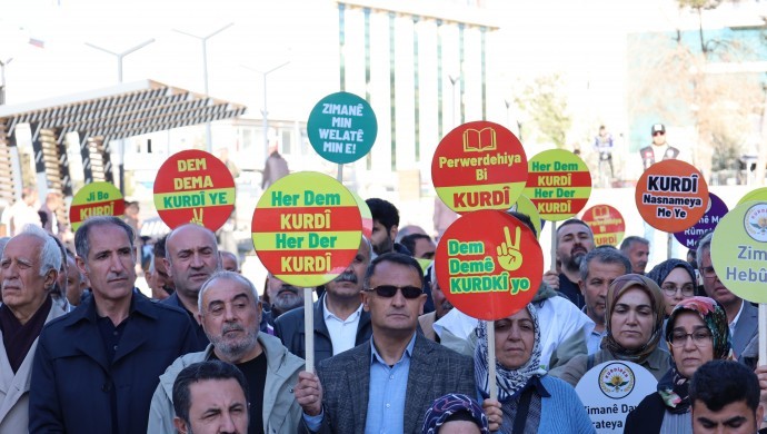 15 Mayıs Kürt Dili Bayramı: Kürtçe için statü talebi