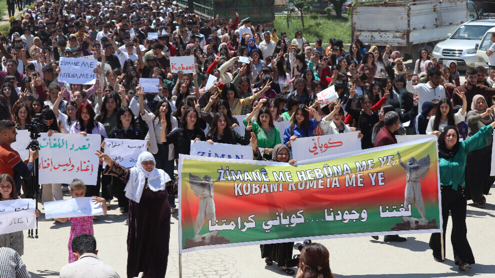 Geçici hükümetin Kürtçeye yönelik yasakları Rojava’da protesto ediliyor