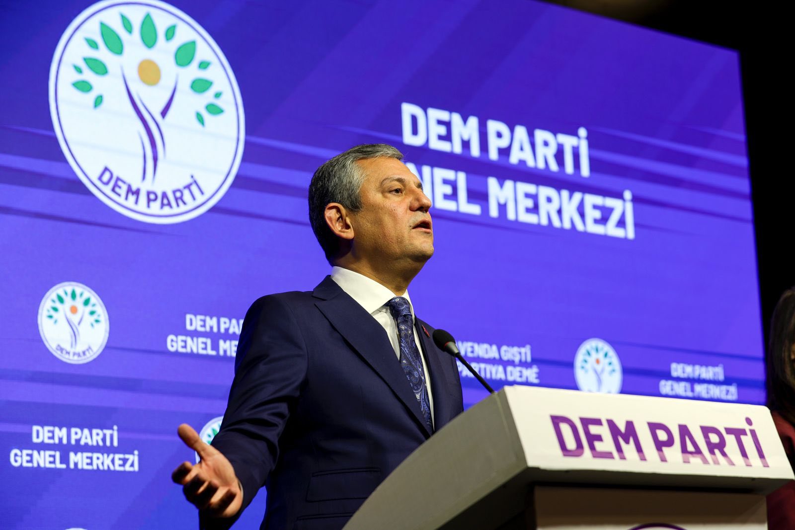 Özgür Özel yarın Meclis’te DEM Parti heyeti ile görüşecek
