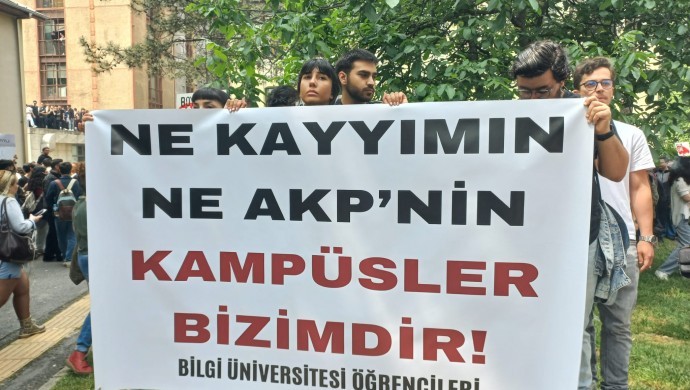 Bilgi Üniversitesi öğrencilerinden faaliyet durdurma kararına protesto