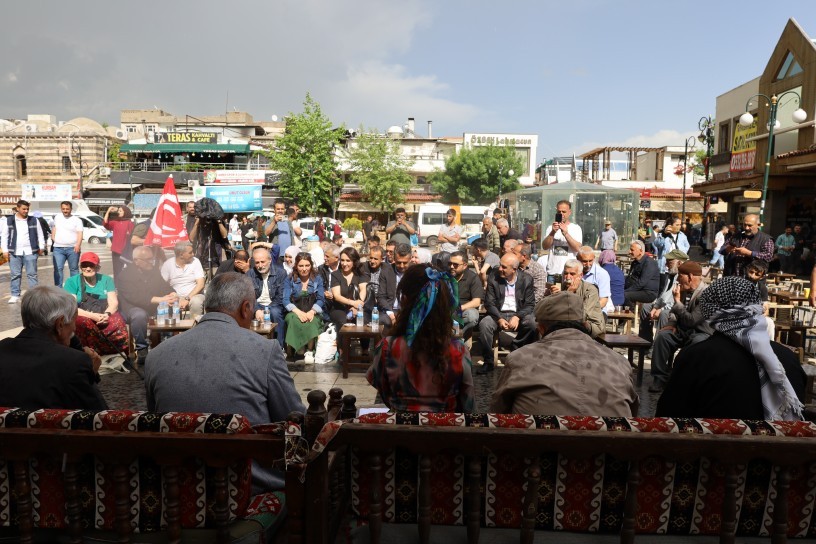Sur’da 15 Mayıs kapsamında dengbêj divanı kuruldu