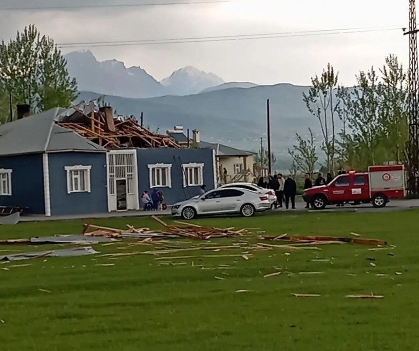 Van’da sağanak ve yıldırım: Evleri su bastı, 1 kişi ağır yaralı