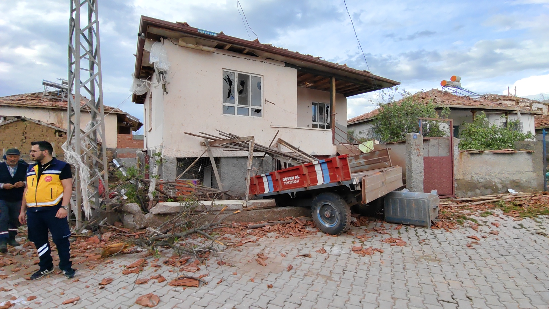 Çorum’da hortum meydana geldi: 4 yaralı