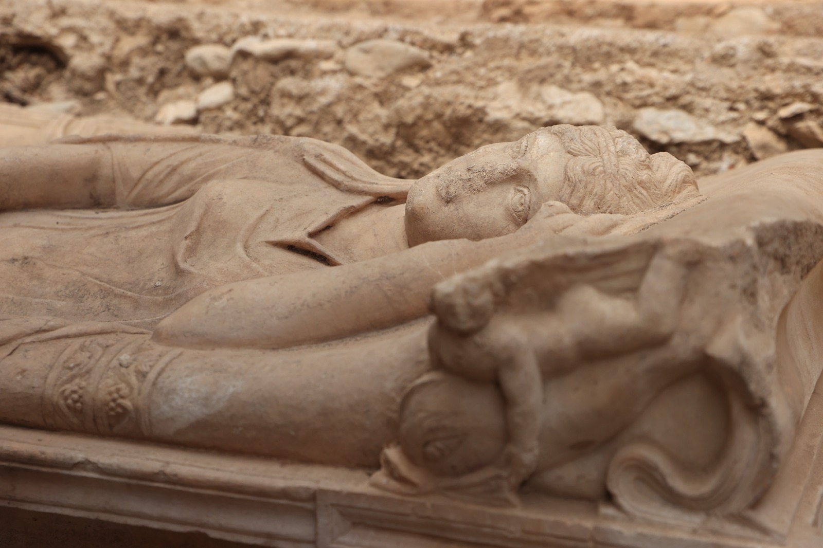 Olympos’ta anıtsal mezar ve içerisinde aristokrat bir kadına ait lahit bulundu
