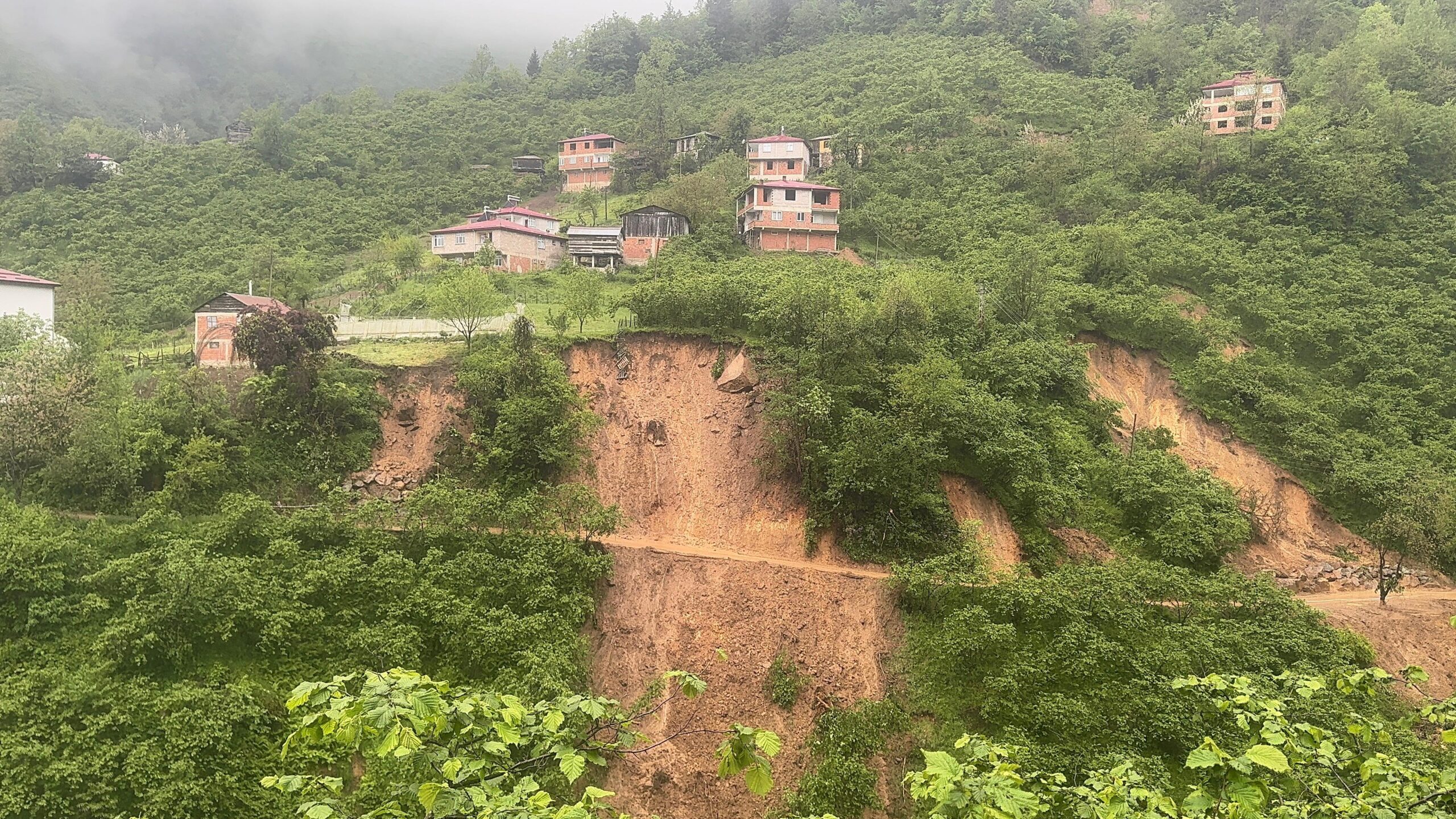 Giresun’da heyelan: 11 ev tedbir amacıyla boşaltıldı