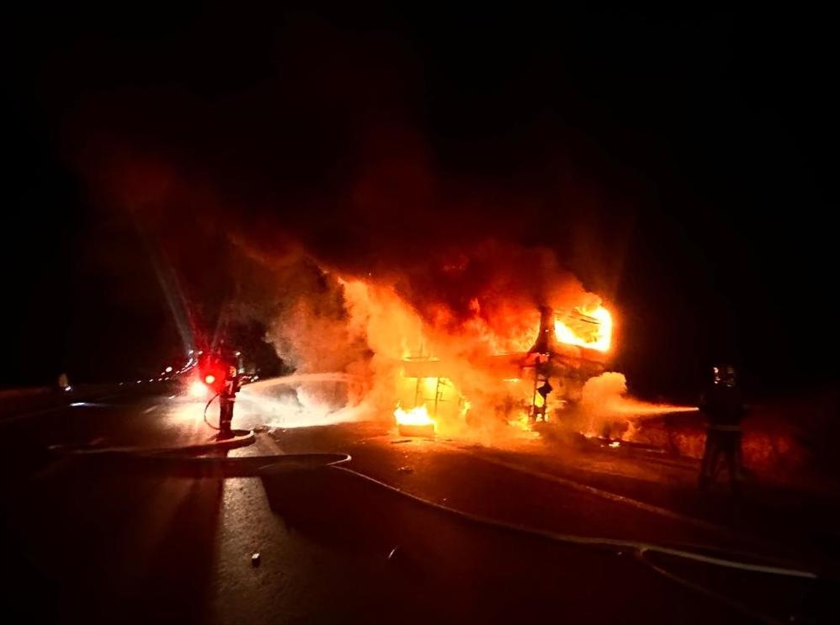 Denizli’de yolcu otobüsü alev aldı: 1’i bebek 8 kişi yaşamını yitirdi