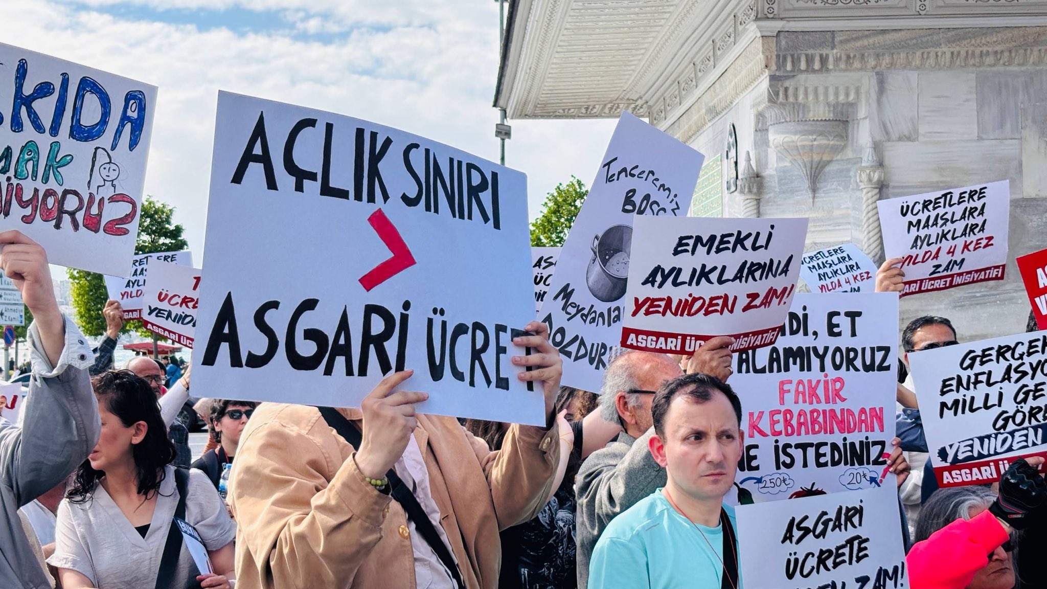 Asgari ücrete ara zam için Üsküdar’da protesto: Dört ayda 4 bin 110 lira eridi