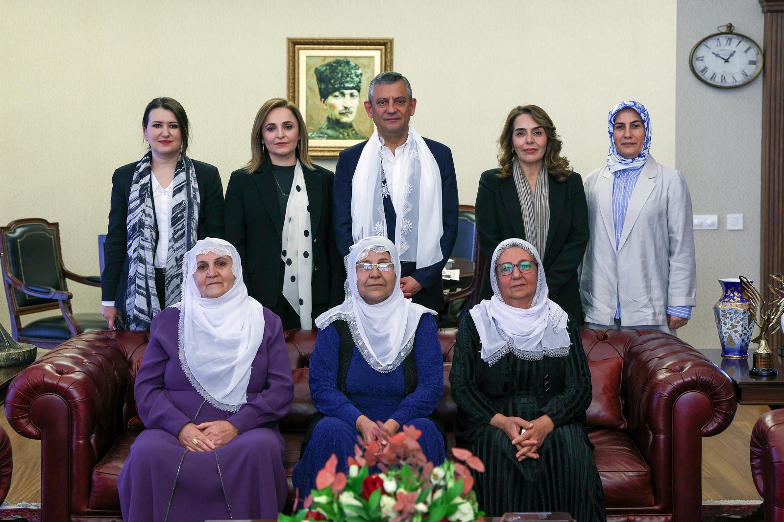 Barış Anneleri’nden CHP’ye ziyaret