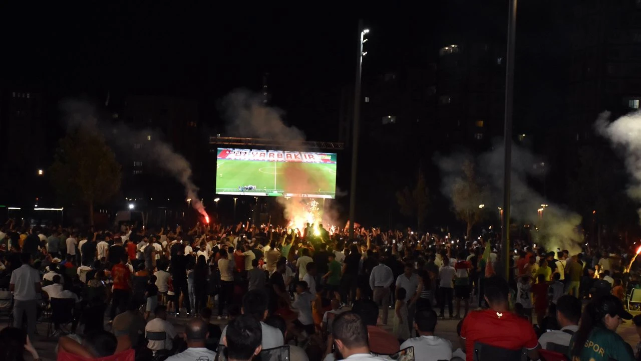 Amedspor’un kader maçı yarın: Berlin’den Chicago’ya dev ekranlar kurulacak