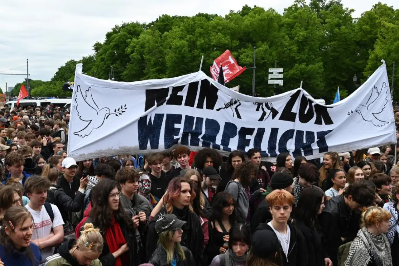 Almanya’da zorunlu askerlik protestosu: On binlerce öğrenciden grev