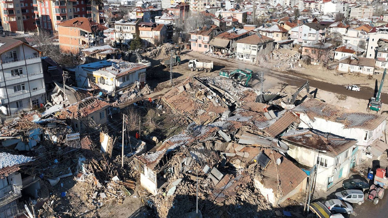 Depremde yıkılan Altaş Apartmanı davasında karar: Eski Belediye Başkanı Ahmet Münir Erkal’a 4 yıl 5 ay hapis