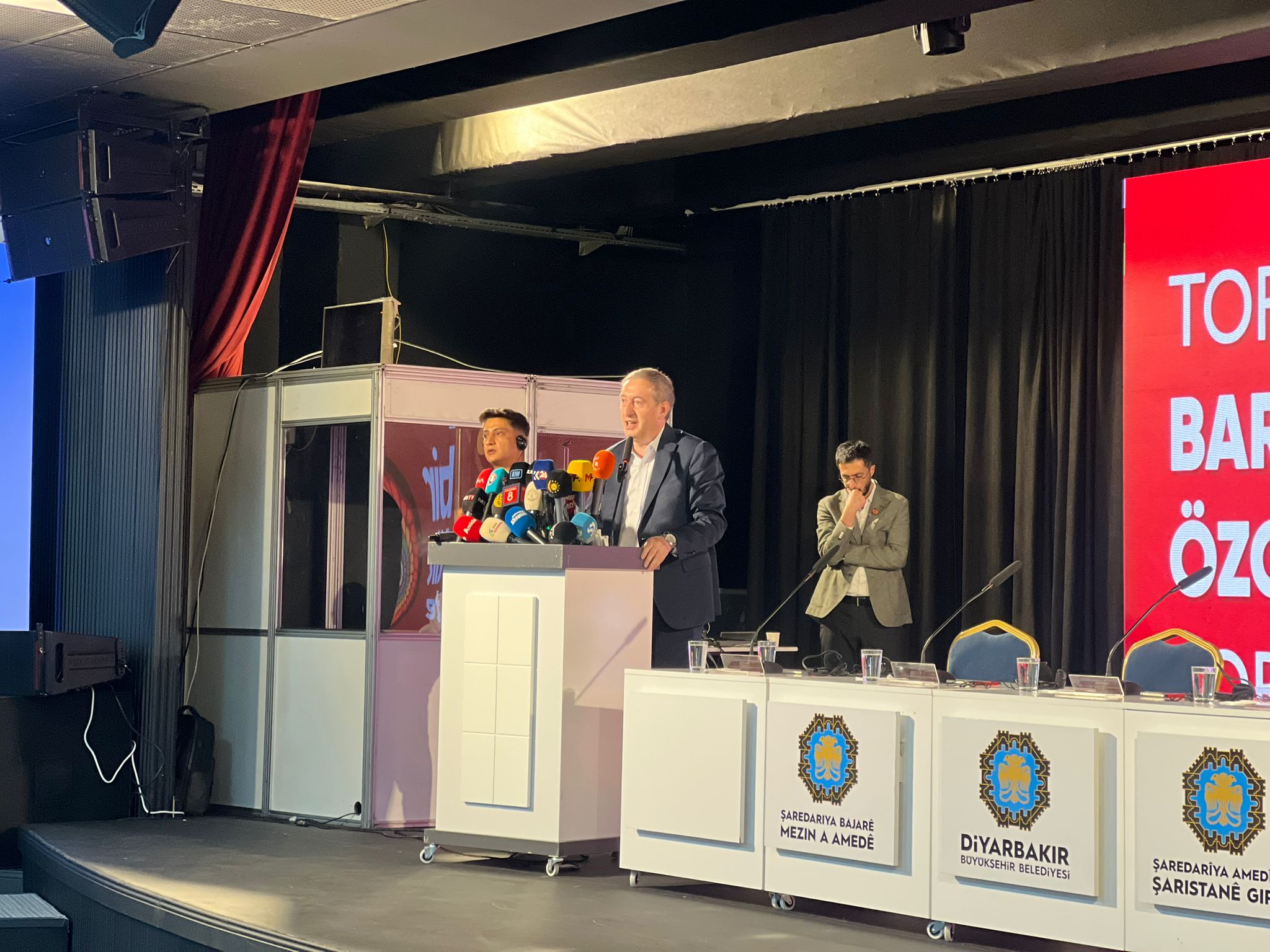 Tuncer Bakırhan Toplumsal Barış ve Özgürlük Forumu’nda: Barış emek isteyen büyük bir inşa sürecidir