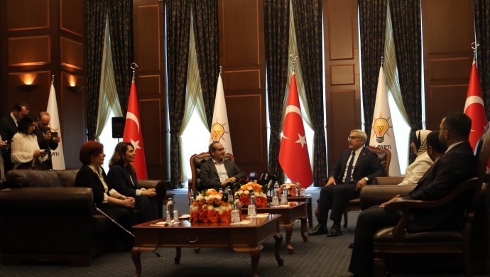 AK Parti ve DEM Parti bayramlaşmasında ‘süreç’ vurgusu: ‘Tarihi fırsat kaçırılmamalı’