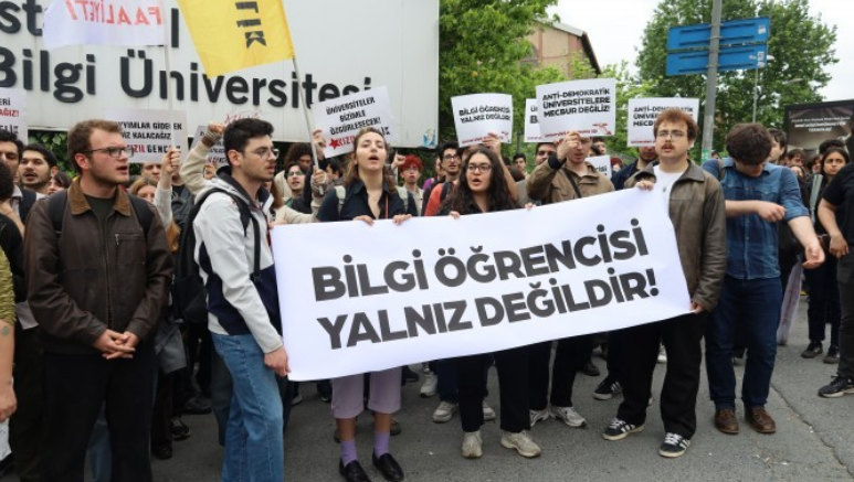 Bilgi Üniversitesi’nde protestolar ikinci gününde: ‘Hayatımızı ve geleceğimizi savunuyoruz’