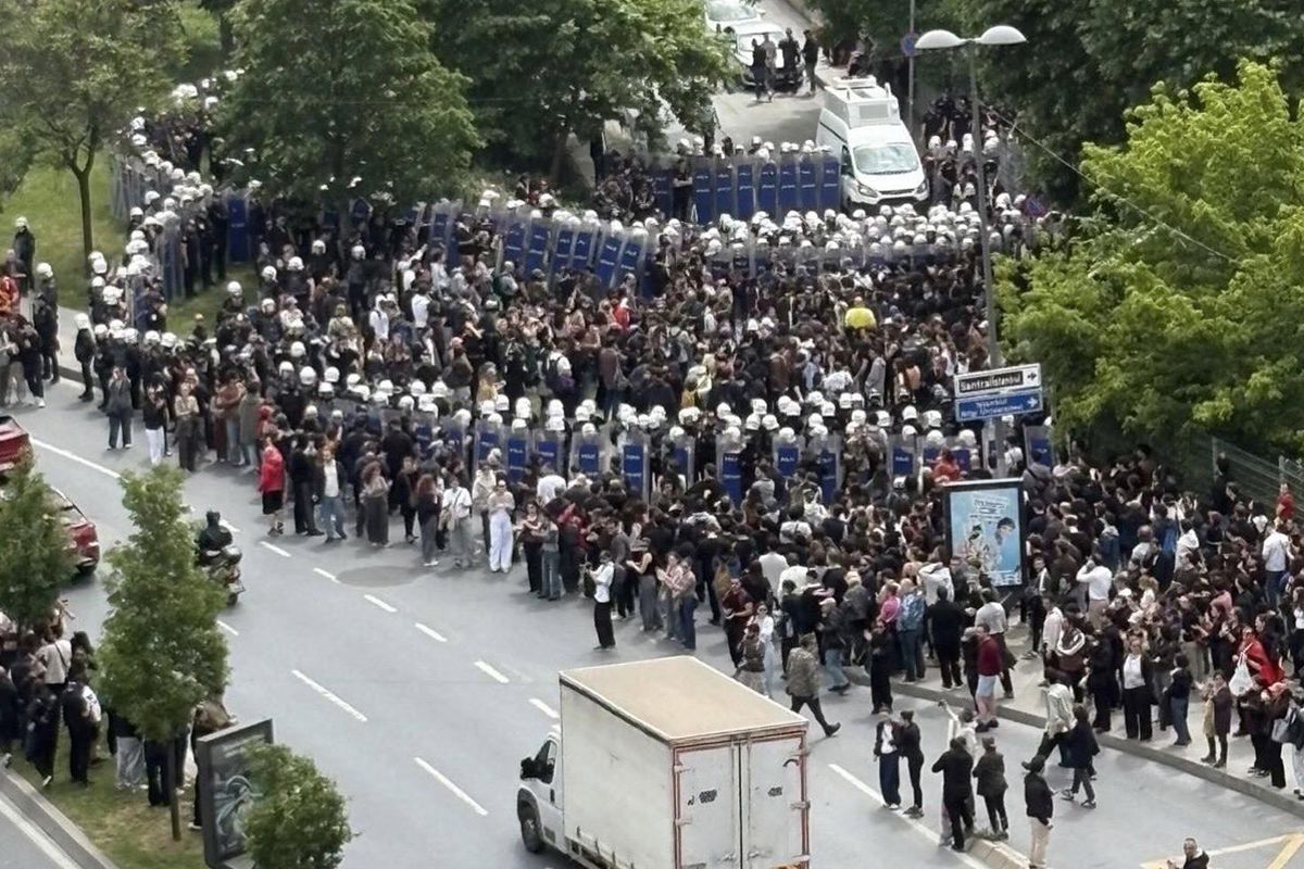 Bilgi Üniversitesi’ndeki protestolar 3. gününde | Biber gazı, gözaltı, abluka