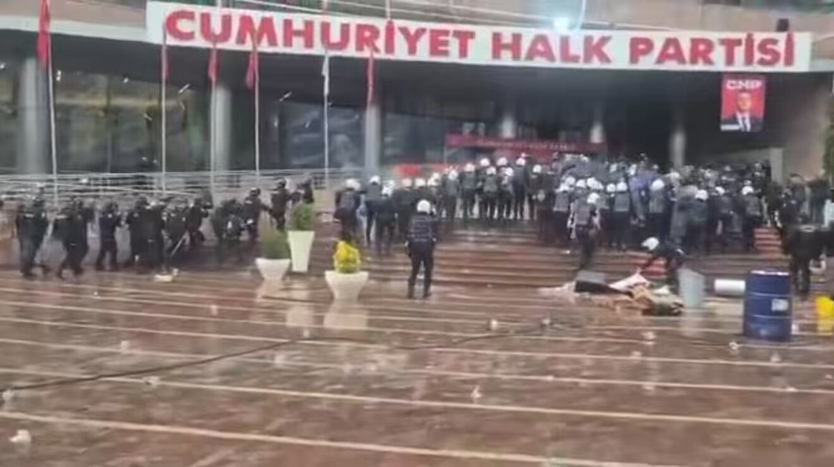 CHP Genel Merkezi’nin önünde ve yürüyüşte yaşananlarla ilişkin soruşturma
