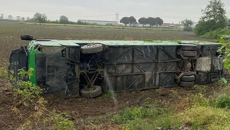 Çanakkale’de otobüs devrildi: Çok sayıda yaralı