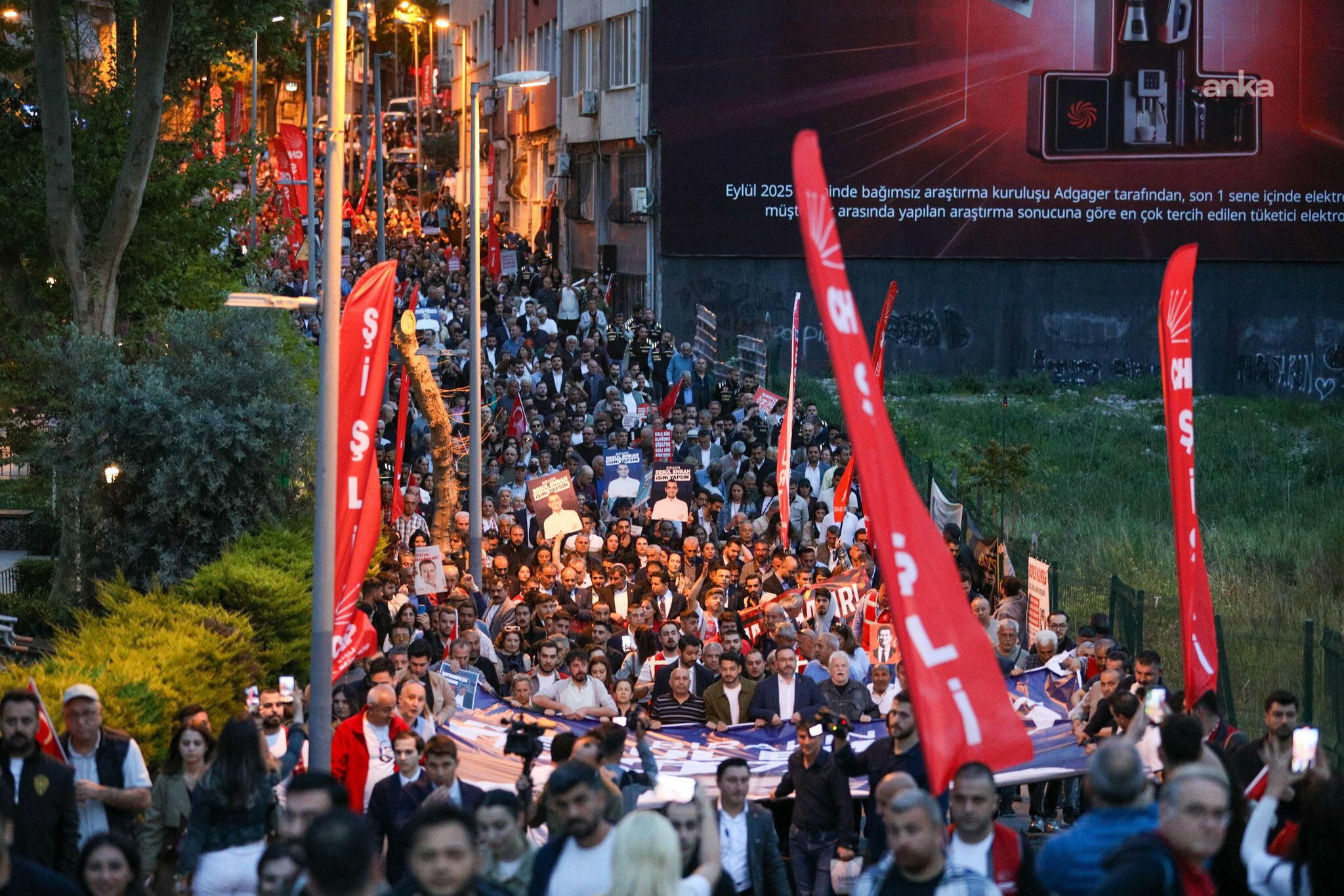 CHP İstanbul’da kayyımlara karşı yürüdü