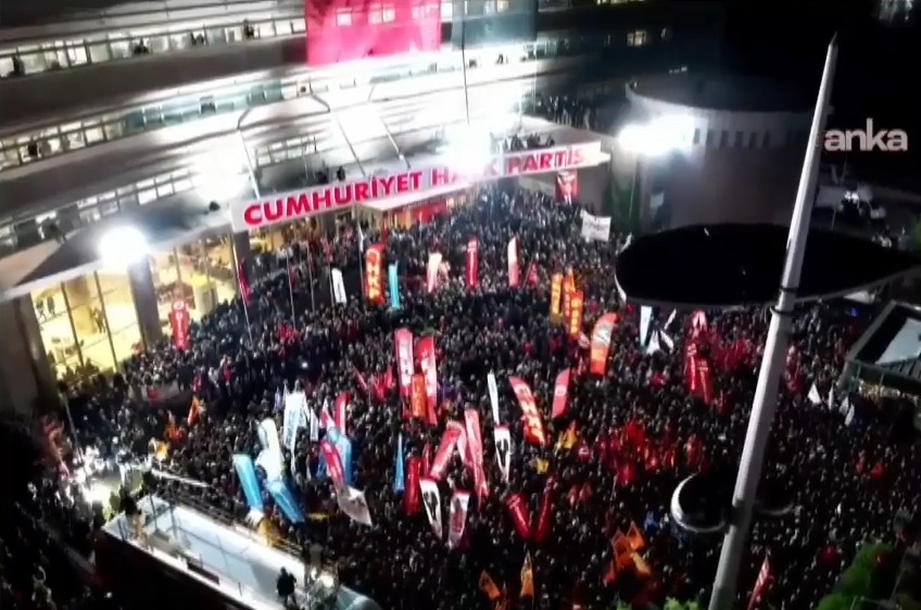 CHP Genel Merkezi önünde ‘mutlak butlan’ nöbeti sürüyor