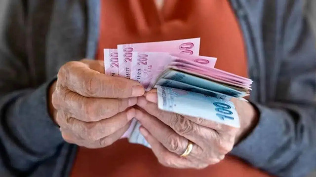 Emekli bayram ikramiyesi ödemeleri başladı