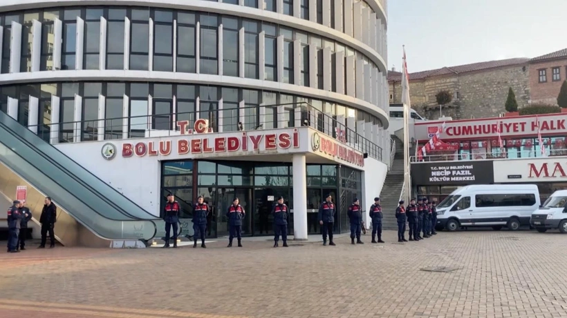 Bolu Belediyesi’ne operasyon: Jandarma binada arama yapıyor