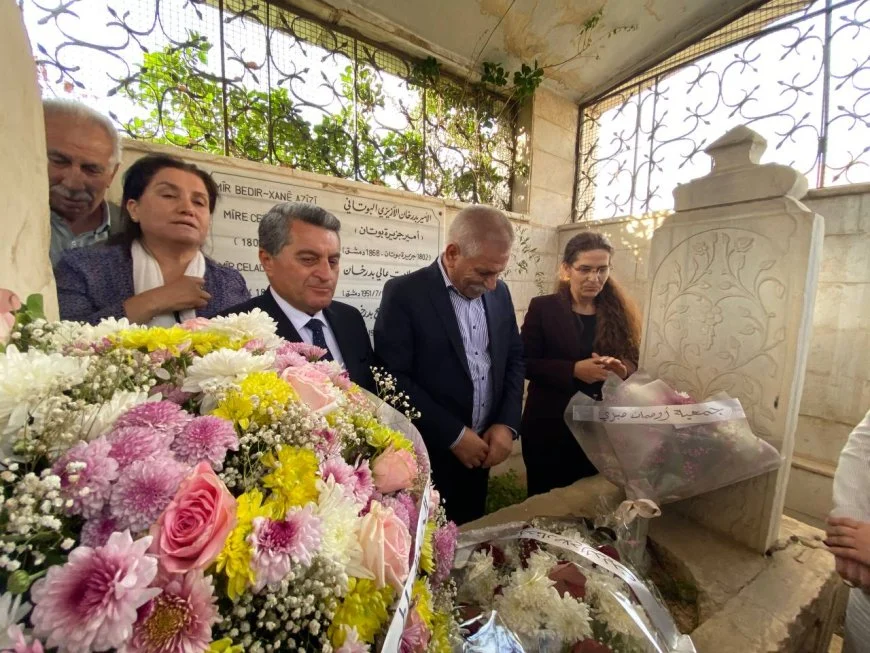 İlham Ahmed’den Celadet Ali Bedirxan’ın mezarına ziyaret