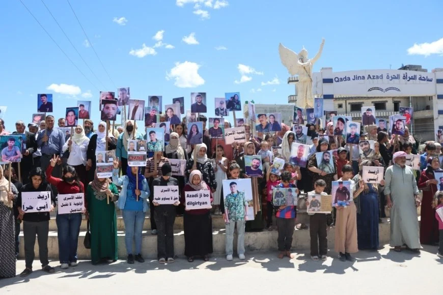 Kobani’de esirlerin serbest bırakılması için eylem düzenlendi