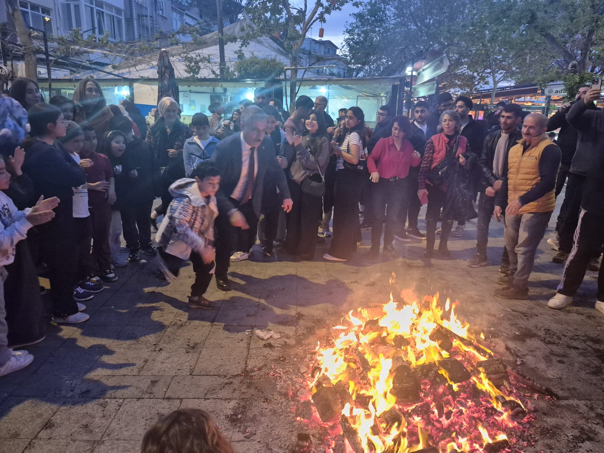 Heybeliada’da Hıdırellez şenliği | Adalar Belediye Başkanı Akpolat: Barış ve dayanışmanın güçlü bir ifadesi