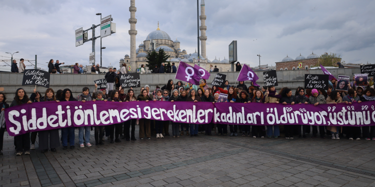‘Faili meçhul’ kadınlar için İstanbul’da yürüyüş
