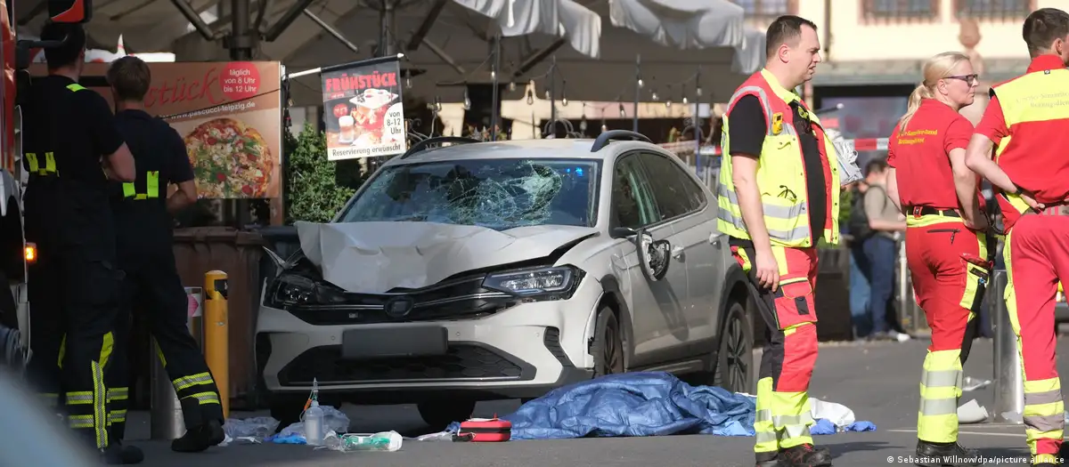 Almanya’nın Leipzig kentinde bir araç kalabalığa daldı: 2 kişi öldü