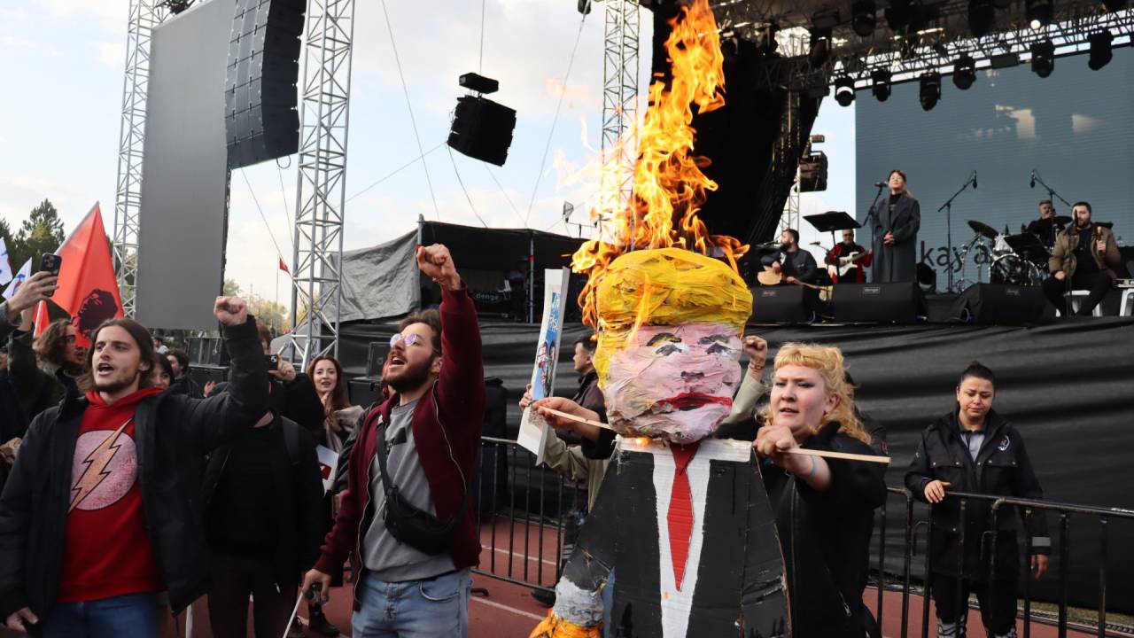 ODTÜ’de Trump kuklası yakıldı: ‘ABD defol, bu memleket bizim’