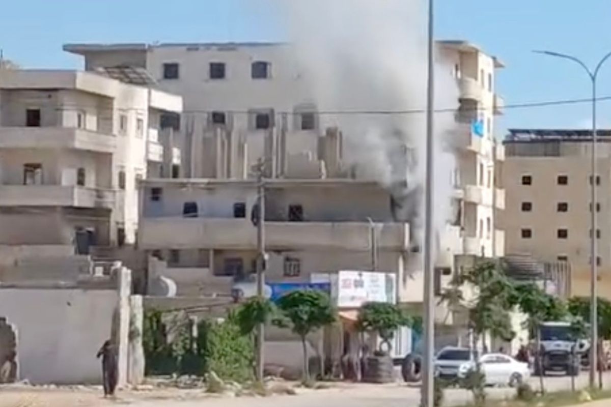 Afrin’e yerleştirilen bir yabancı işgal ettiği evi yaktı