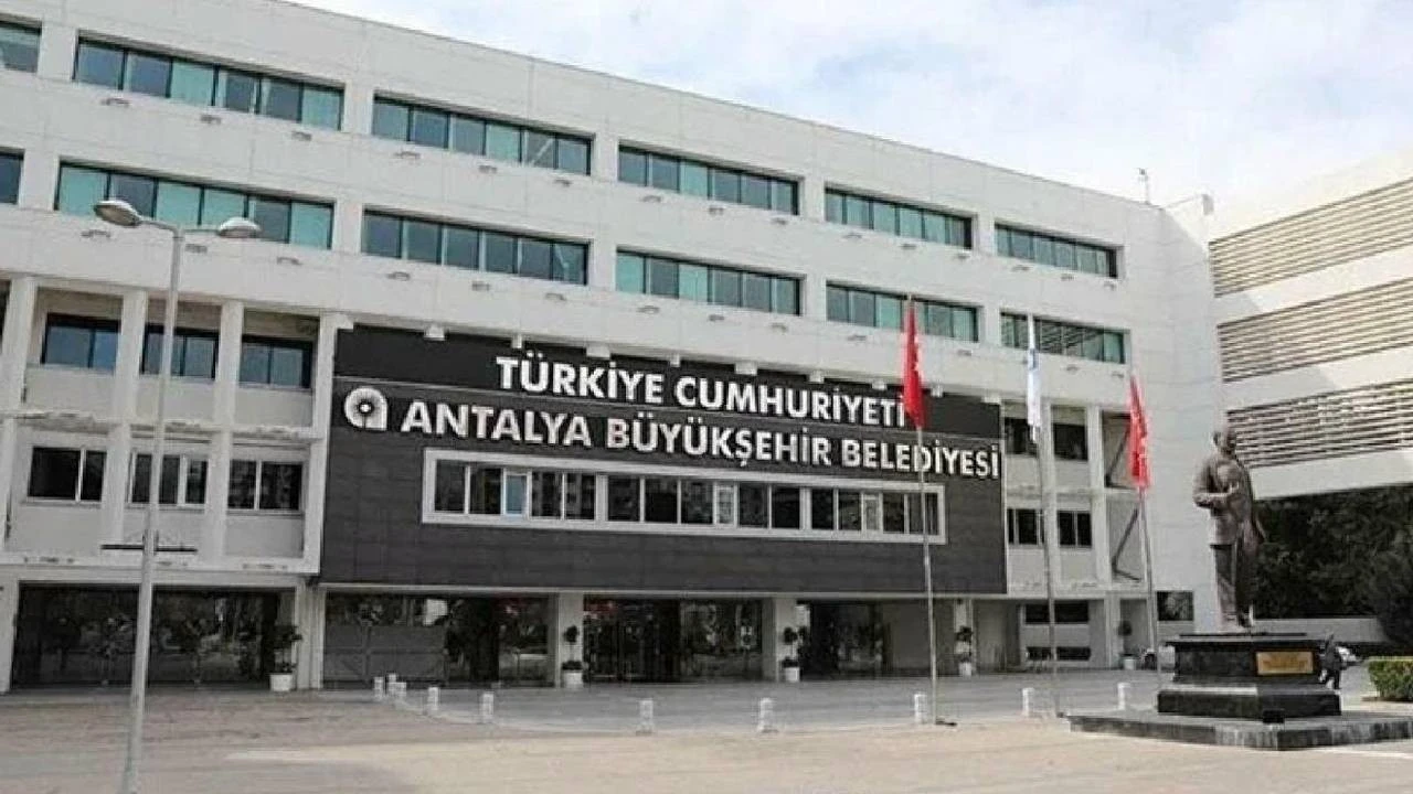 Antalya Büyükşehir Belediyesi’ne operasyon: 25 gözaltı